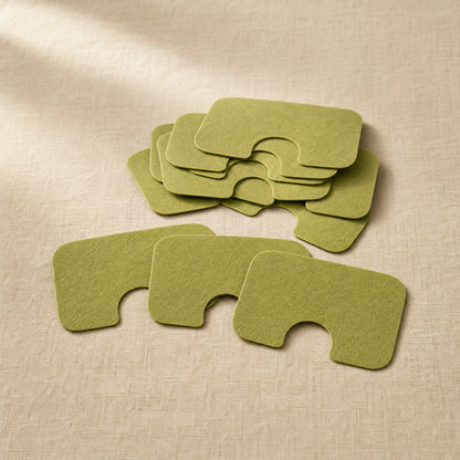 Lot de 10 patchs chauffants Flevio posés sur un tissu de lin